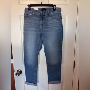 NWT Banana Republic Mid Rise Girlfriend Jean, Size 4